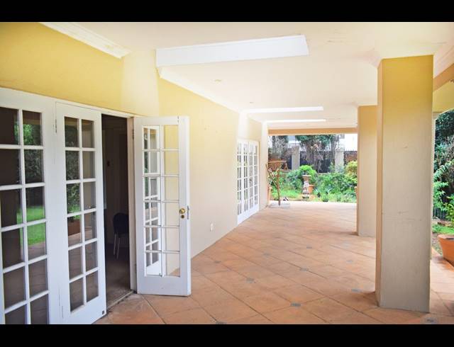 4 BEDROOM HOUSE FOR SALE IN HOUGHTON ESTATE